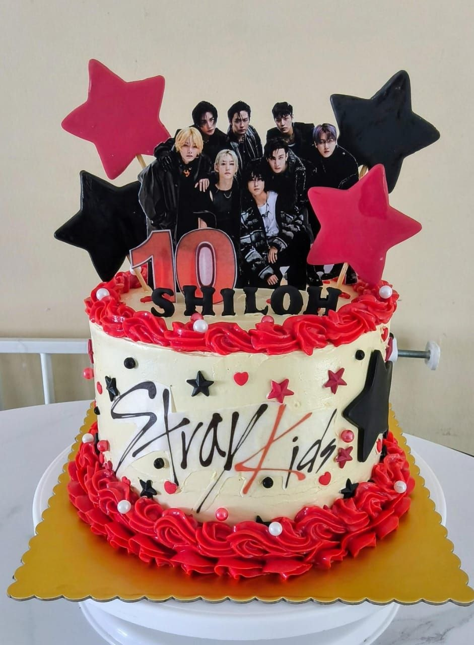 Music themed cake with black and red star decorations